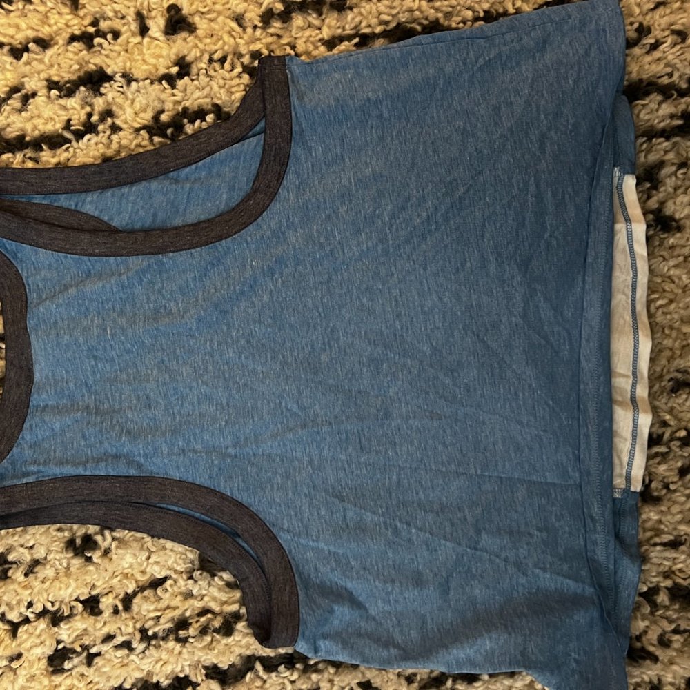 Colorblock Flowy Tank Top - Picture 2 of 2